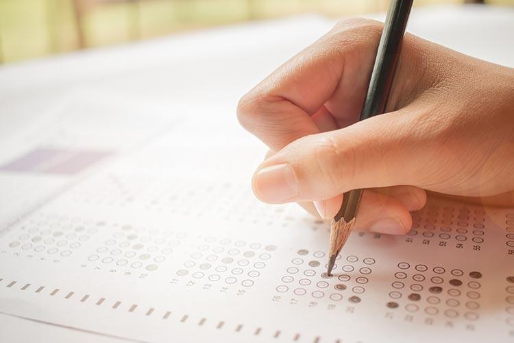 关闭 up of hand taking test.